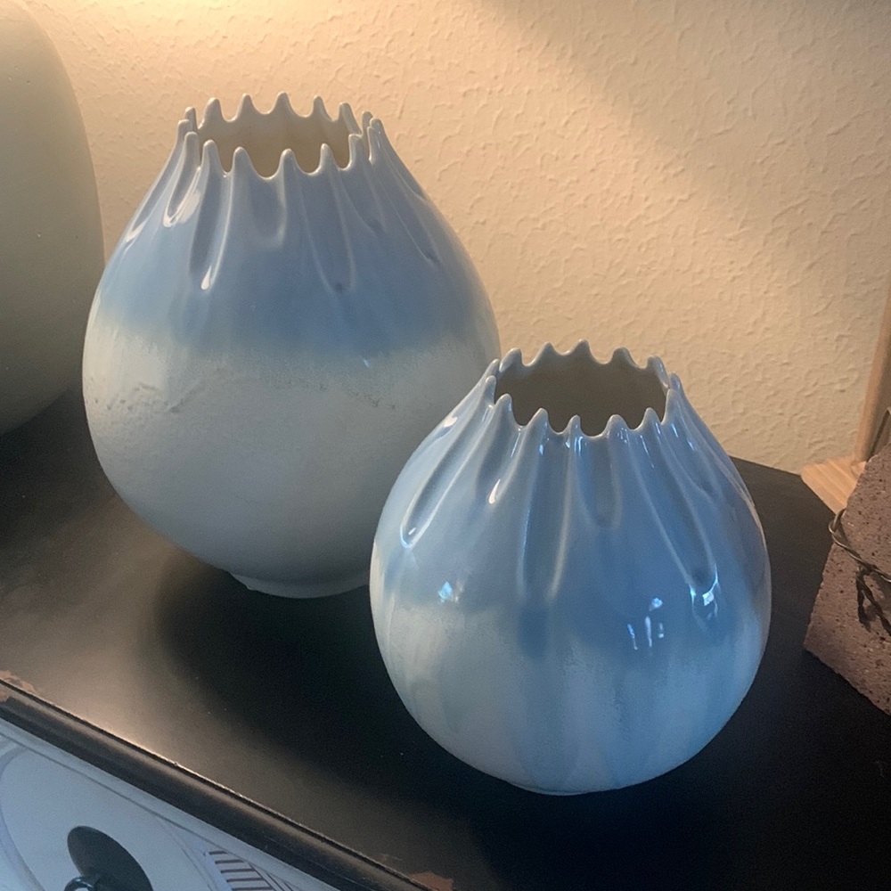 Global Views cut carved base, cloud, medium